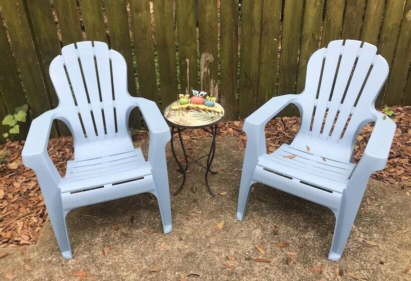 Tallahassee Sun & Moon   Hostel