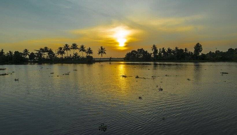 استراحتگاه Warmth Lake Haven