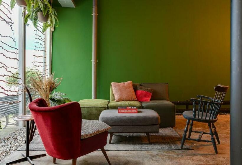 هاستل Clinkmama