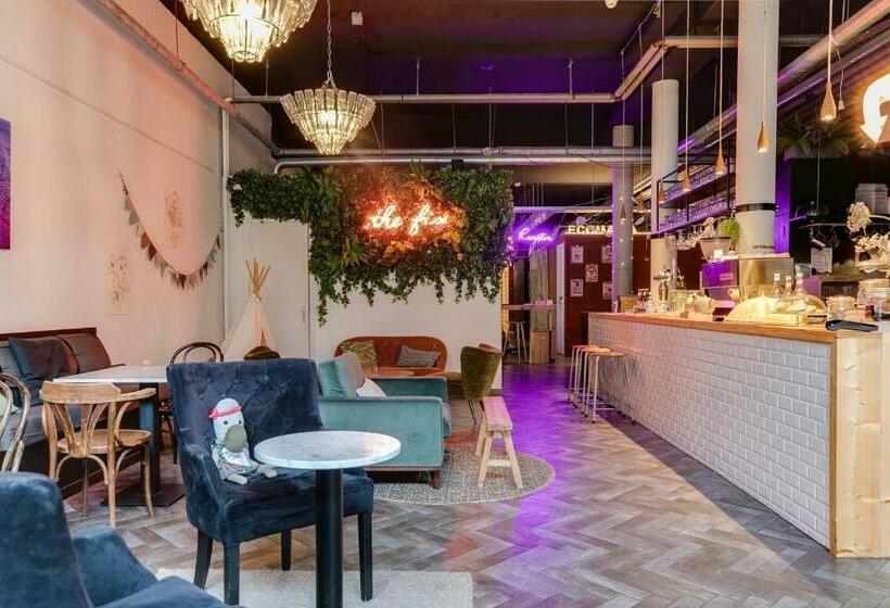 هاستل Clinkmama