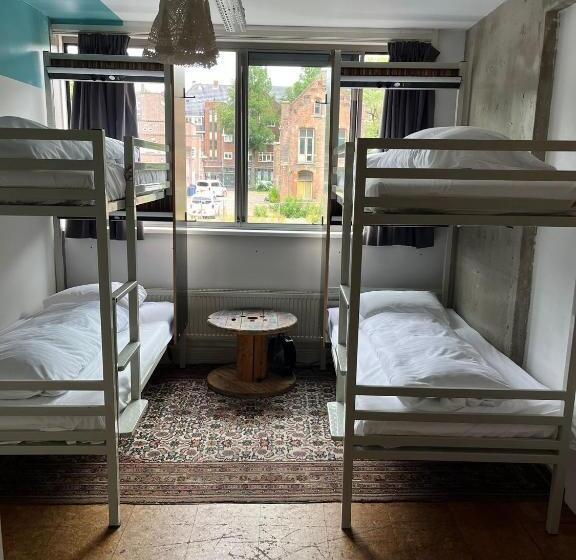 هاستل Clinkmama