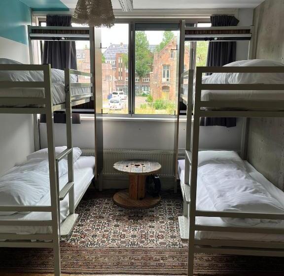 هاستل Clinkmama