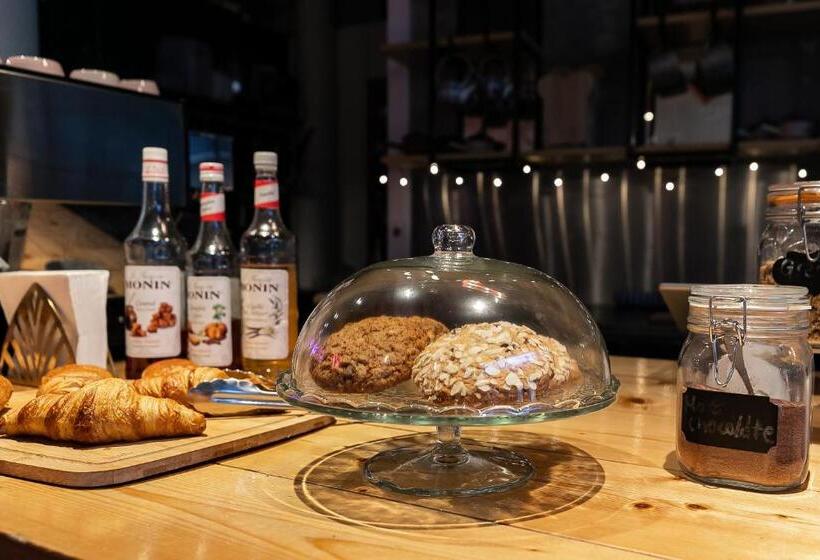 هاستل Clinkmama