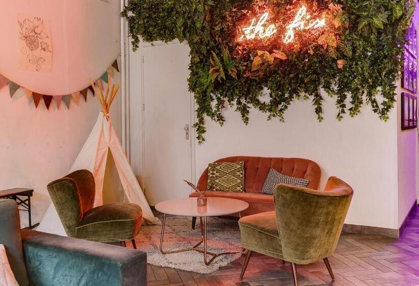 هاستل Clinkmama