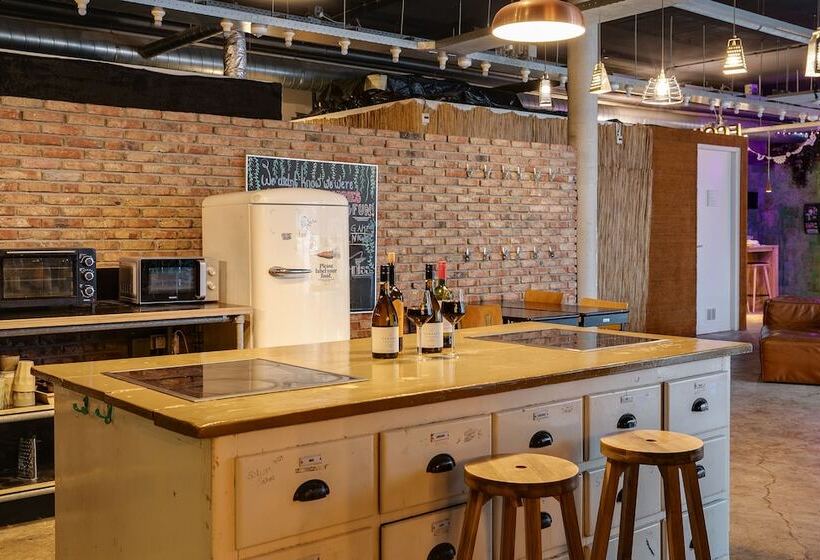 هاستل Clinkmama