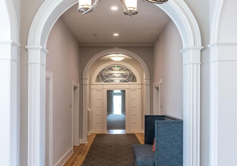 فندق صغير The Blackburn Inn And Conference Center