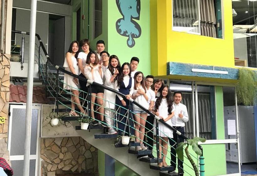 هتل کپسول Win Win Hostel