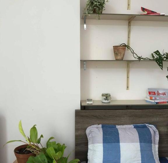 هتل کپسول Win Win Hostel