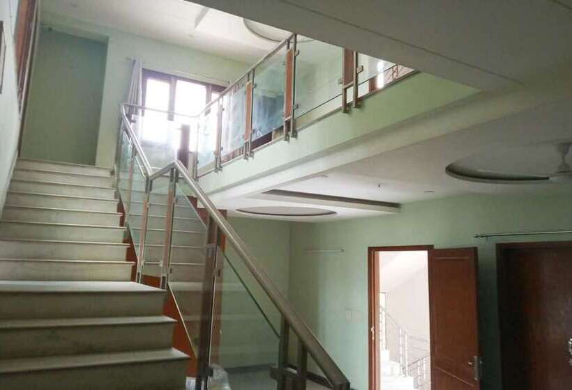 בית מלון כפרי J P Residency