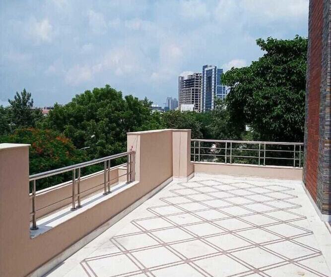 בית מלון כפרי J P Residency