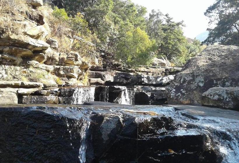 בית מלון כפרי Ledges Retreat