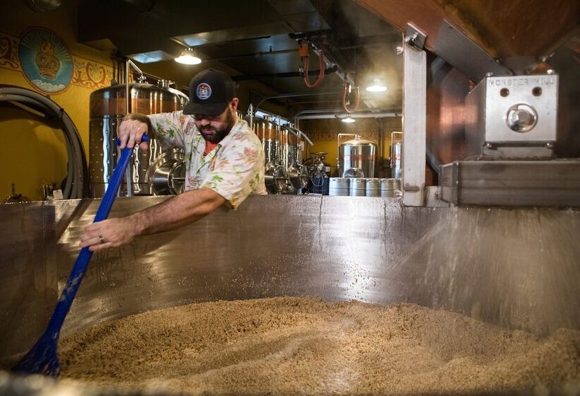 فندق Mcmenamins Kalama Harbor Lodge