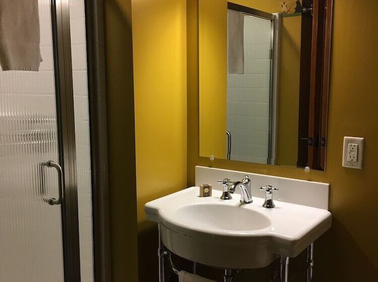 فندق Mcmenamins Kalama Harbor Lodge