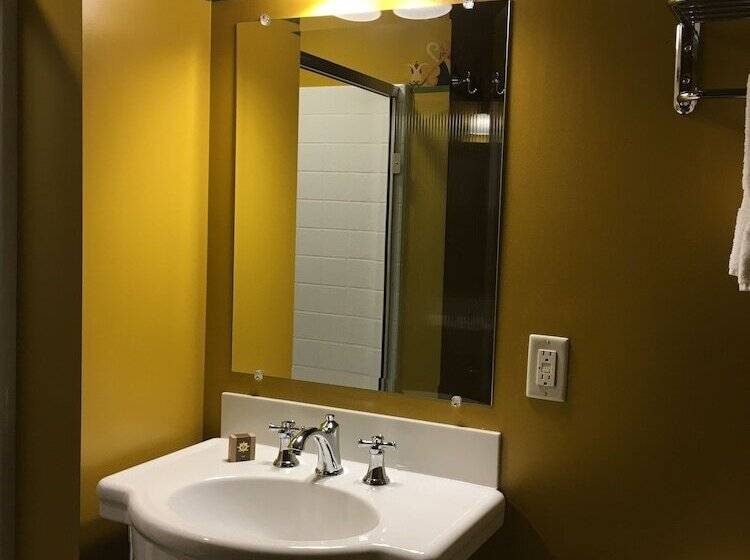 فندق Mcmenamins Kalama Harbor Lodge