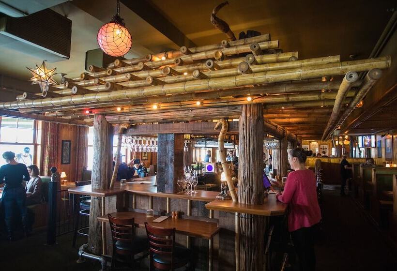 فندق Mcmenamins Kalama Harbor Lodge