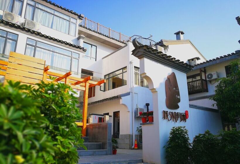 Отель The Beyond Villa Guilin