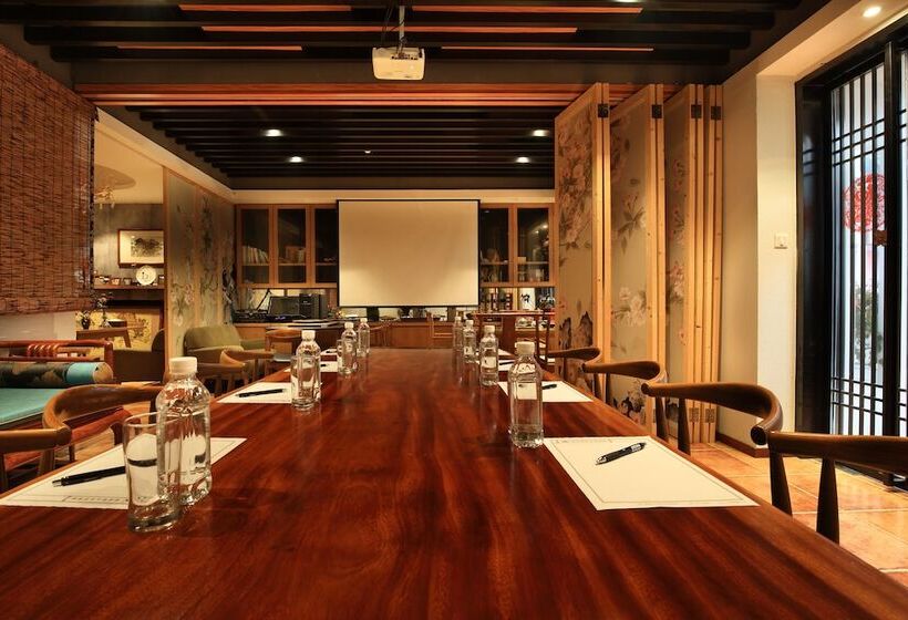 Отель The Beyond Villa Guilin