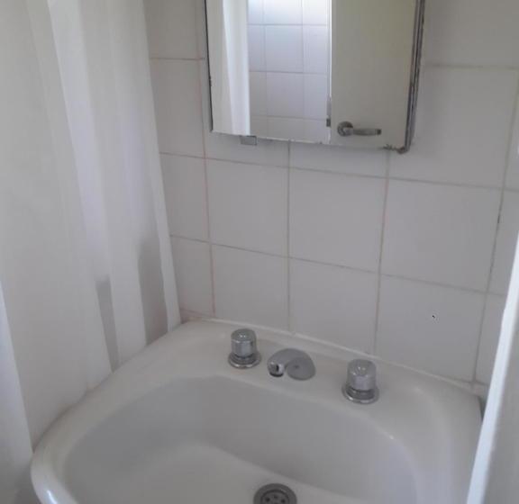 بنسيون Aguilar House Hostel B&b