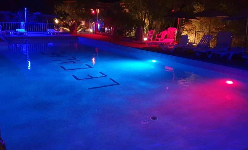 پانسیون Camping & Hôtel Le Calme