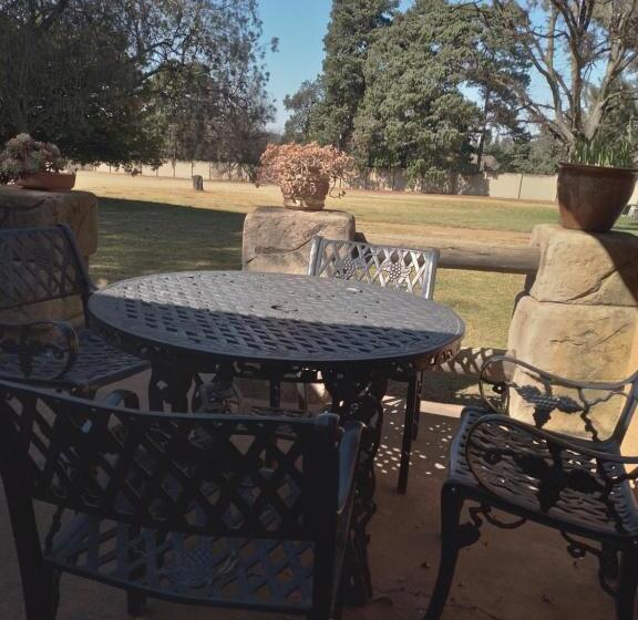 بنسيون Anna Boeremeisie Guesthouse