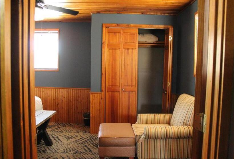 הוסטל Canyon Lakeview Resort