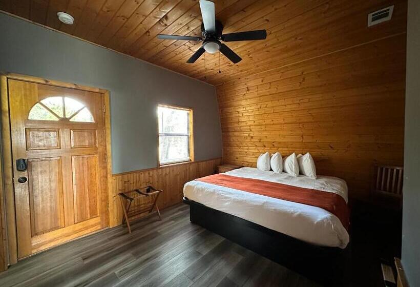 הוסטל Canyon Lakeview Resort