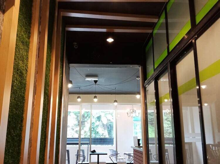 מלון כמוסות Sleepbox Hotel   Hostel