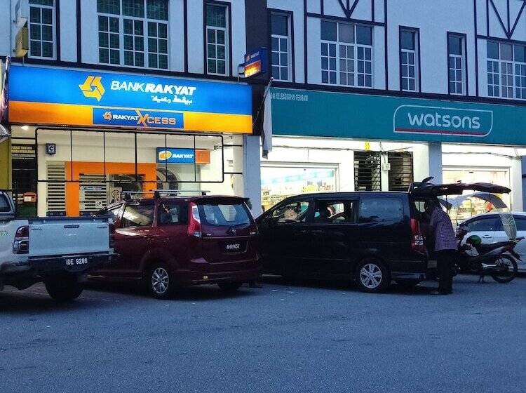 מלון כמוסות Sleepbox Hotel   Hostel