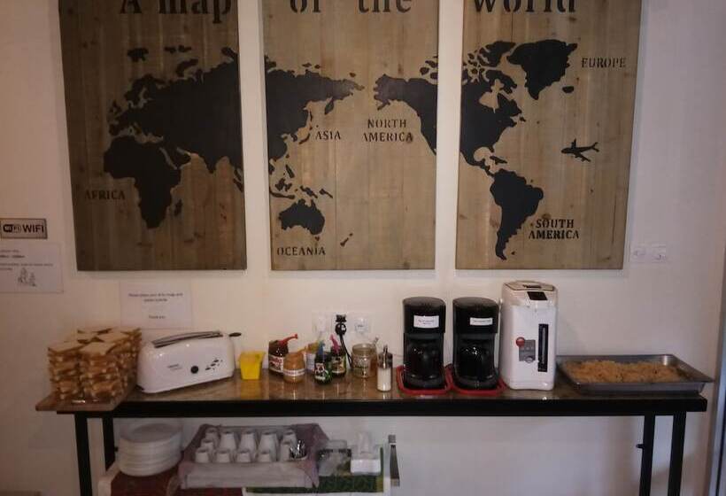 מלון כמוסות Sleepbox Hotel   Hostel