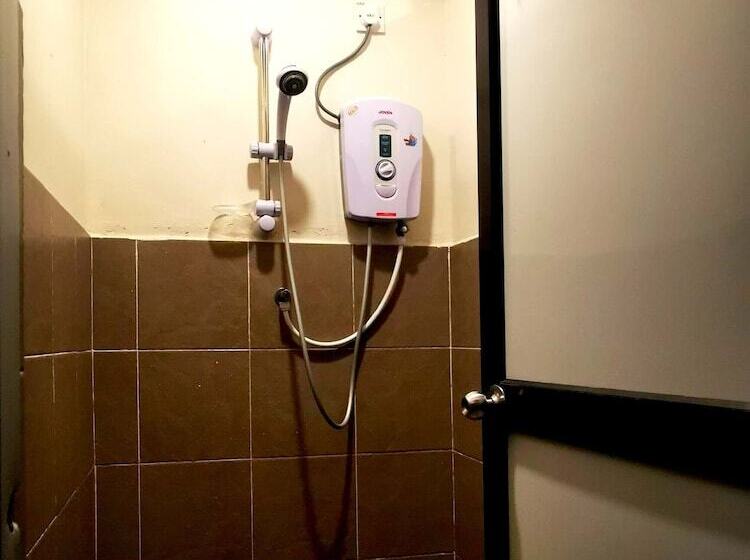 מלון כמוסות Sleepbox Hotel   Hostel