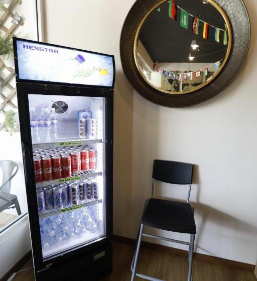 מלון כמוסות Sleepbox Hotel   Hostel