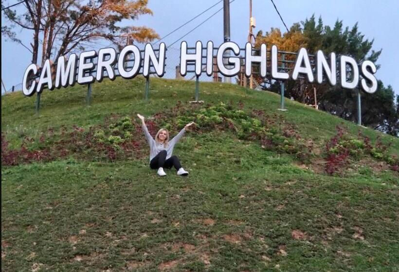 מלון כמוסות Sleepbox Hotel   Hostel