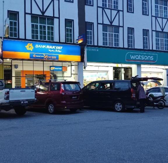 מלון כמוסות Sleepbox Hotel   Hostel