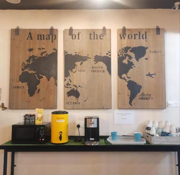 מלון כמוסות Sleepbox Hotel   Hostel