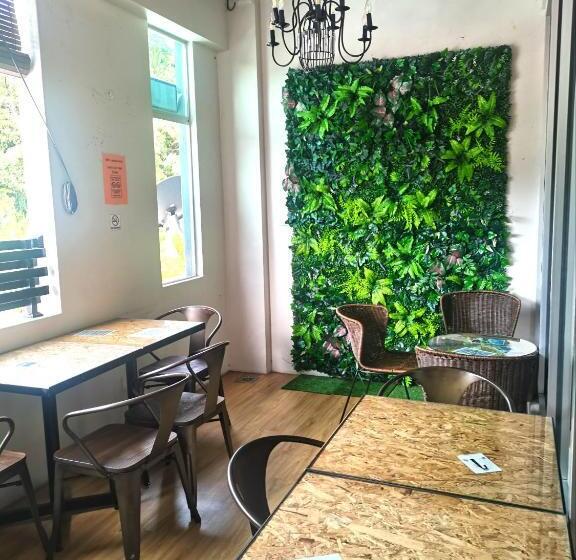 מלון כמוסות Sleepbox Hotel   Hostel