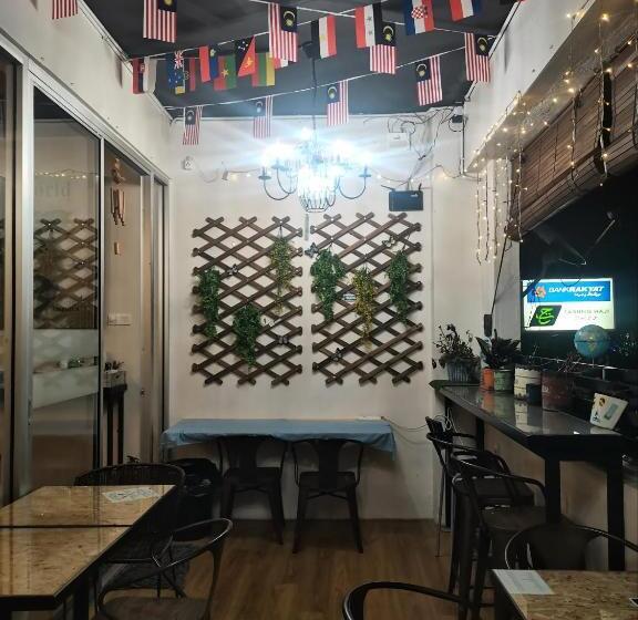 מלון כמוסות Sleepbox Hotel   Hostel