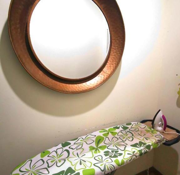 מלון כמוסות Sleepbox Hotel   Hostel