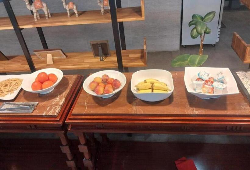 בית מלון כפרי The First