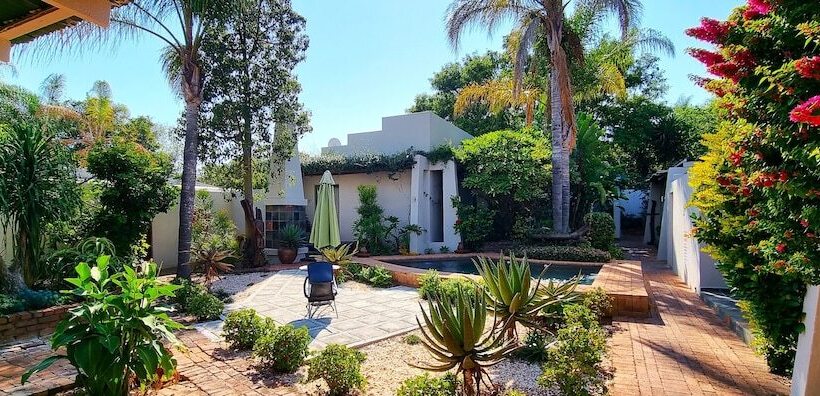 פנסיון African Roots Guest House