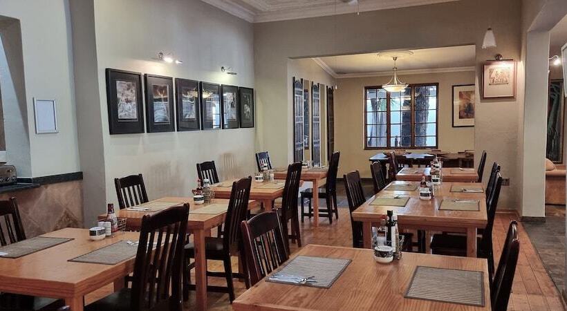 פנסיון African Roots Guest House