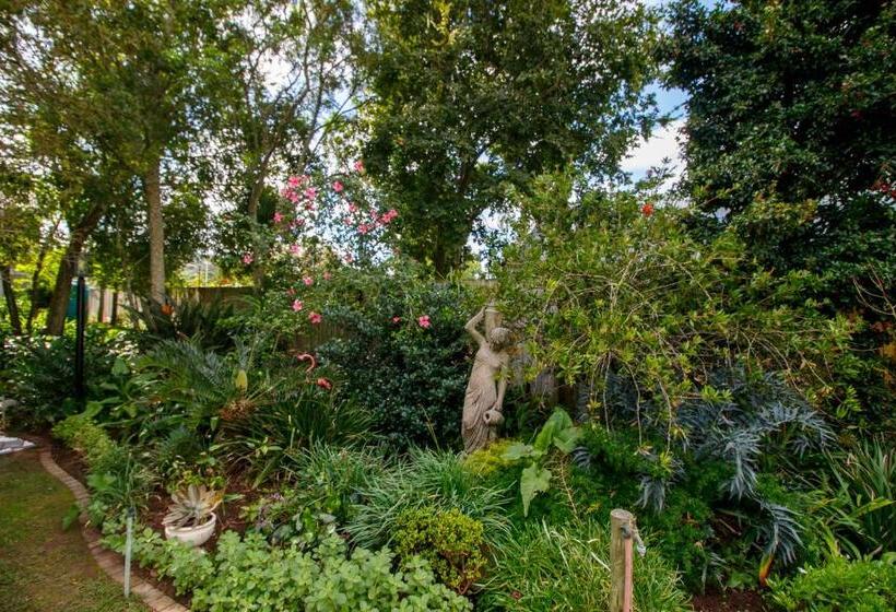 پانسیون Fiddlewood Fields Guest House