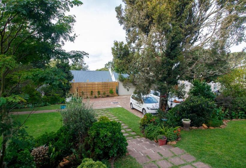 پانسیون Fiddlewood Fields Guest House