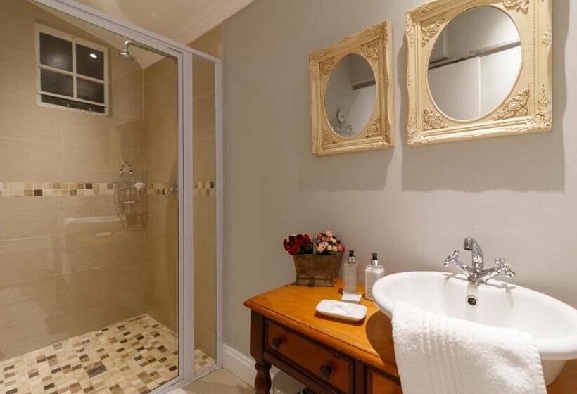 پانسیون Fiddlewood Fields Guest House