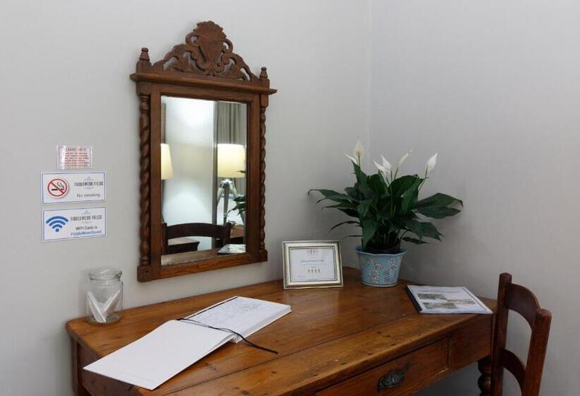 پانسیون Fiddlewood Fields Guest House