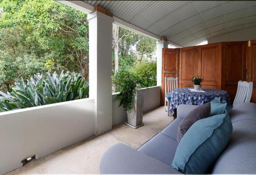 پانسیون Fiddlewood Fields Guest House