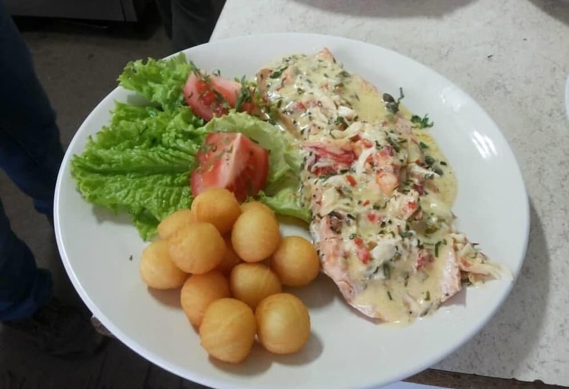 פנסיון Hostal Akainij