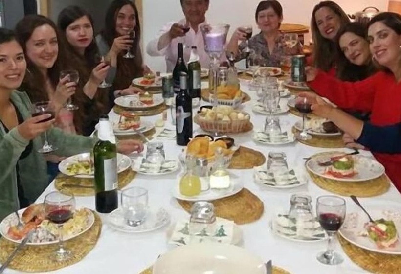 פנסיון Hostal Akainij