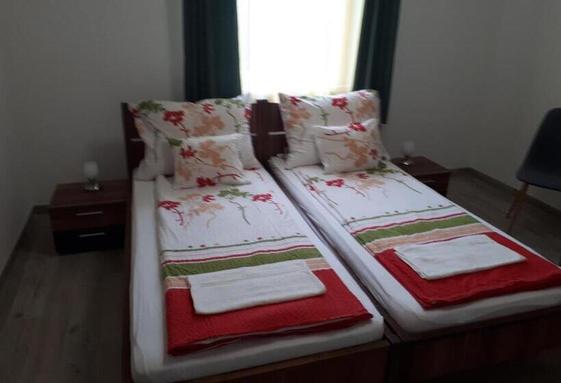 פנסיון M47 Vendégház Airport