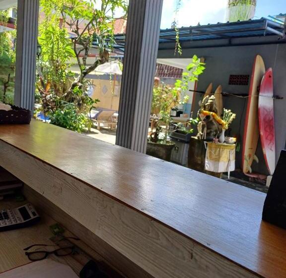 ペンション Sanata Yoga Guesthouse