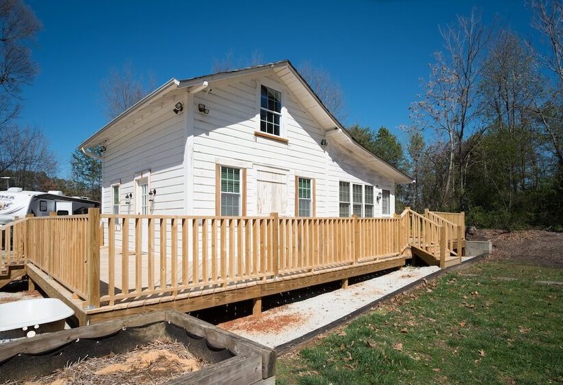 ユースホステル Swamp Rabbit Inn Travelers Rest